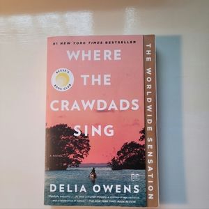 Paperback book "Where the Crawdads Sing" by Delia Owens